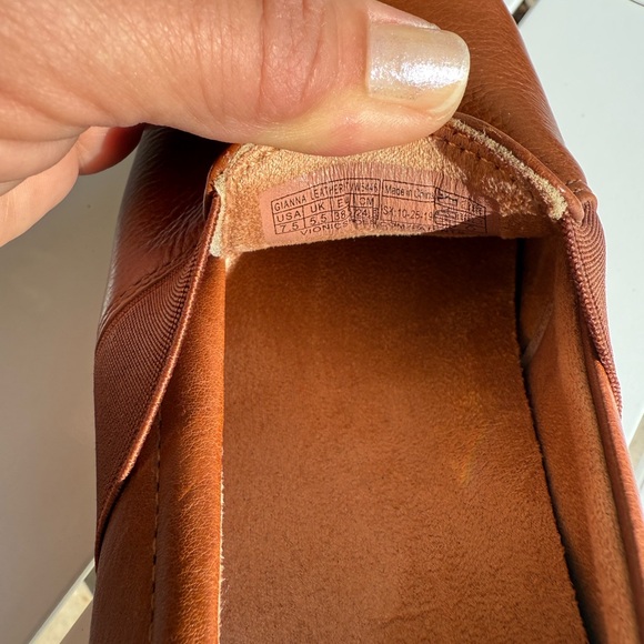 Vionic Tan Leather Slip-On Loafers size 7.5 - Picture 13 of 13